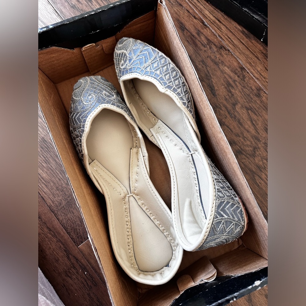 Agha Noor embroidered Juttis khussas